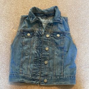 Sleeveless jean jacket